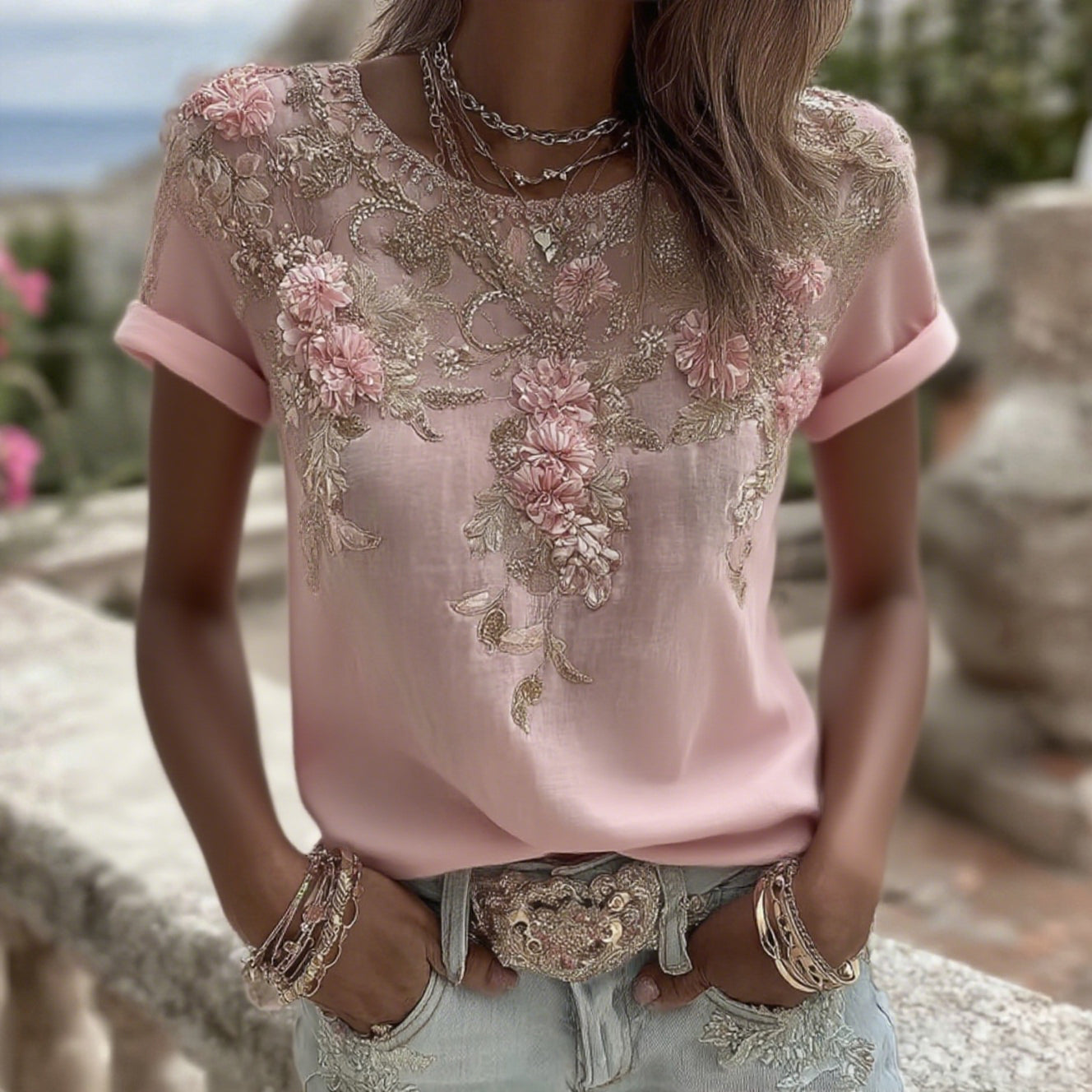 T-shirt da donna vintage in misto lino con ricamo rosa, collo rotondo e maniche corte