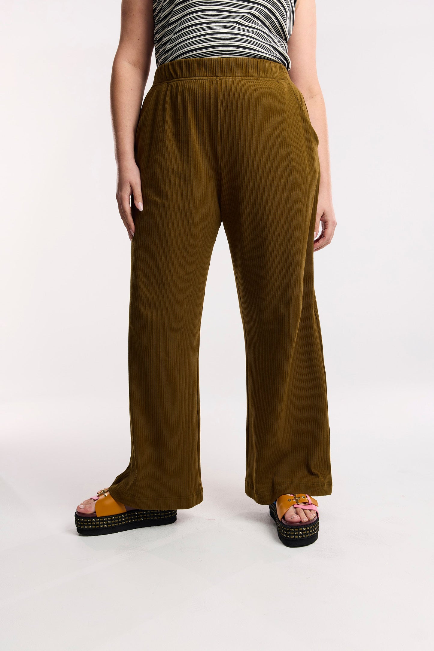 Pantalon large côtelé Traveller Luxe